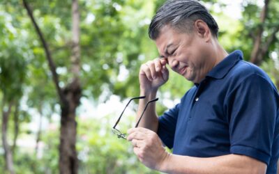 What Causes Those Flashing Lights and Floaters in Your Vision?